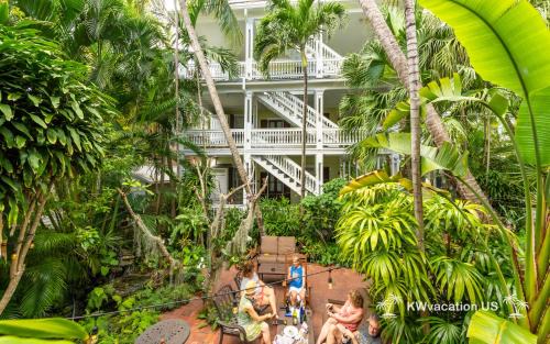 Historic Seaport Wohnung | The Island Suite at KW Vacation