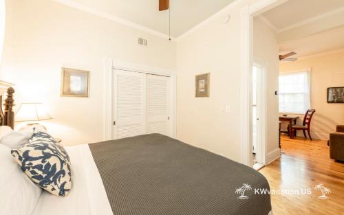 Historic Seaport Wohnung | The Island Suite at KW Vacation
