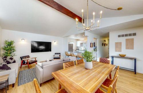 Simonton Lake Haus | The Jewel of Elkhart, Lower Unit