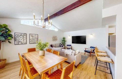 Simonton Lake Haus | The Jewel of Elkhart, Lower Unit