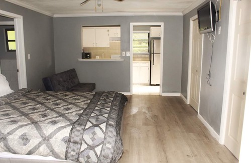 Williams Town Haus | The Jones Suites