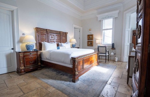 Versailles Hotel | The Kentucky Castle