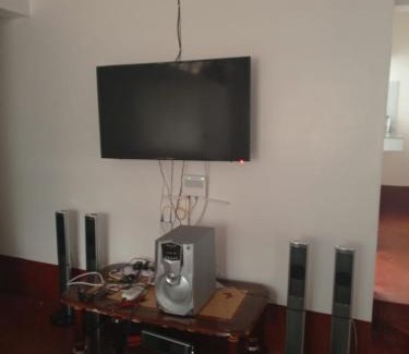 Meru Haus | The Kenyan Handbuilt Haven