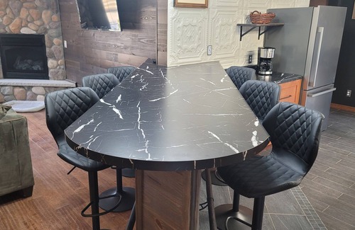 Grawn Haus | The King Ranch, Hot Tub, King Beds, Fireplace, Just outside of Traverse City