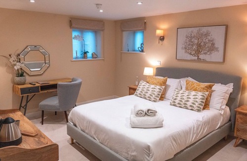 Whiteparish Bed & Breakfast | The Kings Head