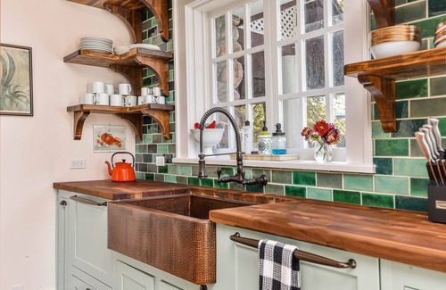 Metaline Falls Skihütte | NEW - The Kirtland Cutter Rock House - Metaline Falls