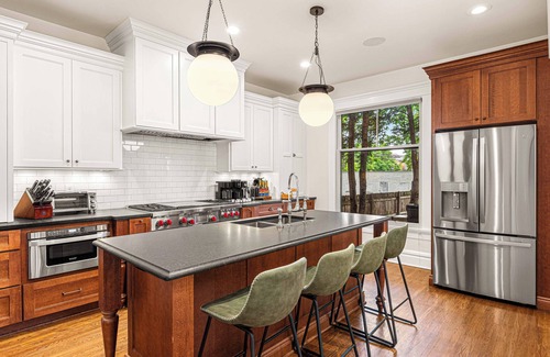 Victorian Village Haus | The Known: Luxury Short North Oasis / Free Parking