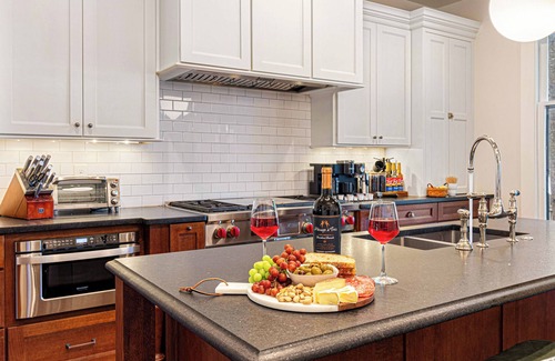 Victorian Village Haus | The Known: Luxury Short North Oasis / Free Parking