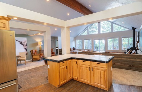 Lyle Haus | The L77 Ranch Hide-Out: A Forested Stay in Lyle, WA