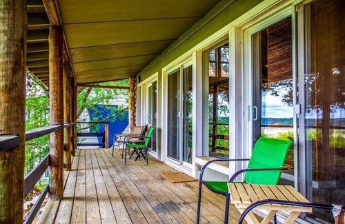 Lakehills Haus | The Lakeside Escape.