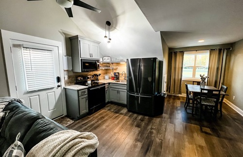 Newton County Wohnung | The Lakeside Loft - Covington, GA - Beautiful Lakefront Rental Sleeps up to Four