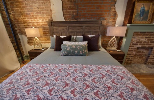 Laurel Hotel | The Laurel Room- The Buzzard's Roost Inn