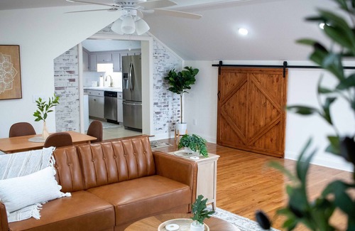 Lawrenceburg Haus | The LawCo Loft - In the heart of Lawrenceburg, TN 2 Bedroom/1Bathroom