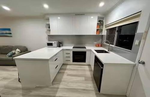 Trinity Beach Haus | The Lazy Break at Trinity 400m from the beach with great of bars and restaurants