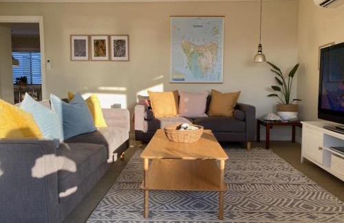 Primrose Sands Haus | The Lazy Fig - Ocean Views, Orchard & Pizza Oven