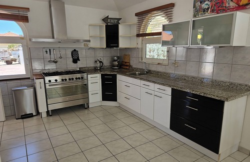 Sabana Liber Villapark Haus | Relaxing 2-bedroom house in enchanting villa park in Noord with private pool
