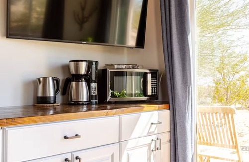 Twentynine Palms Kabine | The Leeds Cabin: A Civilization Escape