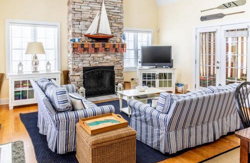 Union Pier Haus | The Lighthouse in Lakeshore Cottages