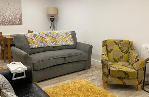 Newbridge Wohnung | The Lions Den flat at the red lion public house.