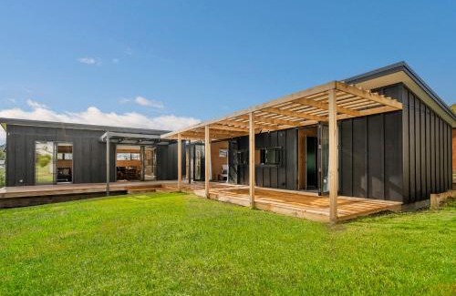 Whangapoua Haus | The Little Bach at Whangapoua