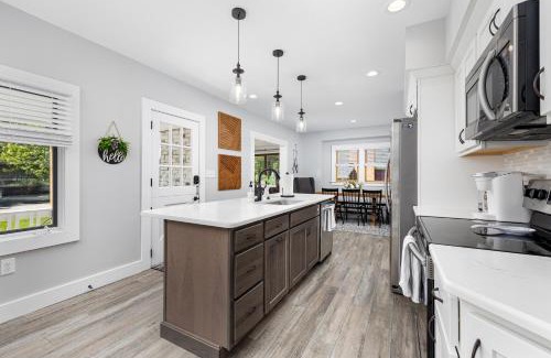 Perrysburg Haus | The Little Blue Bungalow - Walk to Shops & Eats