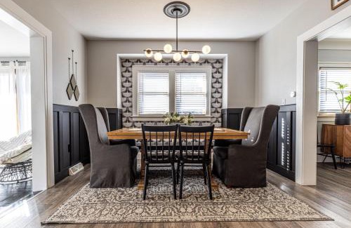 Perrysburg Haus | The Little Blue Bungalow - Walk to Shops & Eats