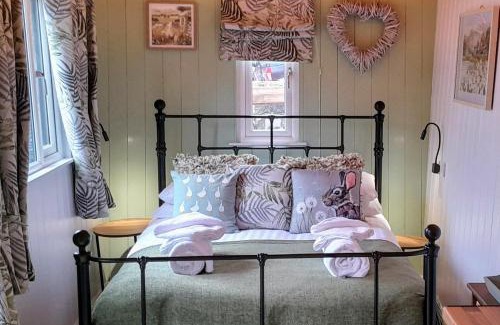 Little Hayfield Hotel | The Little Mill Inn