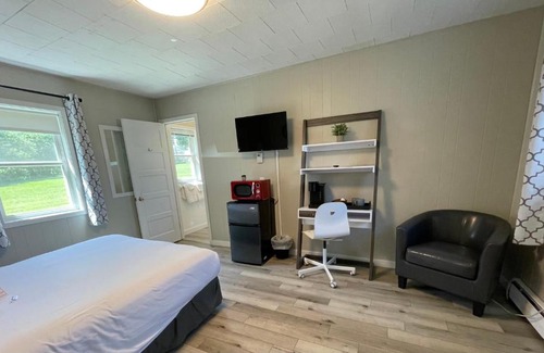 Mount Horeb Hotel | The Little Village