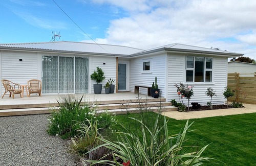Martinborough Haus | The Little White Bach