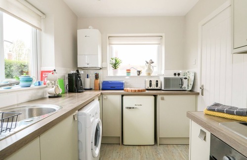 Overstrand Haus | THE LOBSTER POT, pet friendly, country holiday cottage in Overstrand