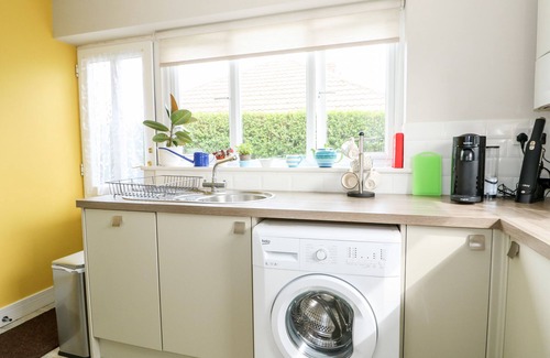 Overstrand Haus | THE LOBSTER POT, pet friendly, country holiday cottage in Overstrand