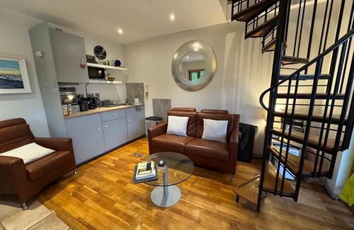 Malahide Kabine | Wunderschöne, einzigartige und private Lodge in den ruhigen, reifen Gärten