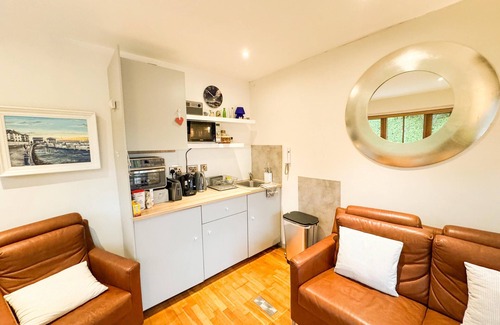 Malahide Kabine | Wunderschöne, einzigartige und private Lodge in den ruhigen, reifen Gärten