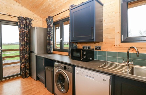 Middlezoy Hütte | The Lodge at Crossroads Farm