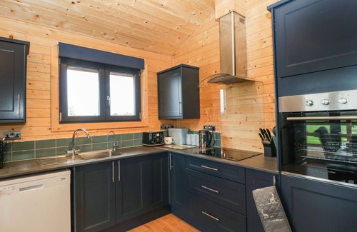 Middlezoy Hütte | The Lodge at Crossroads Farm