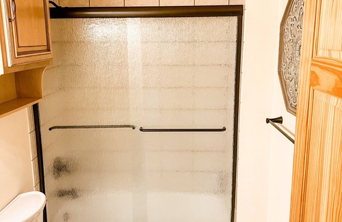 Oakland Kabine | The Lodge at Enid LakennOxford, MS Retreat and Enid Lake fishing lodge