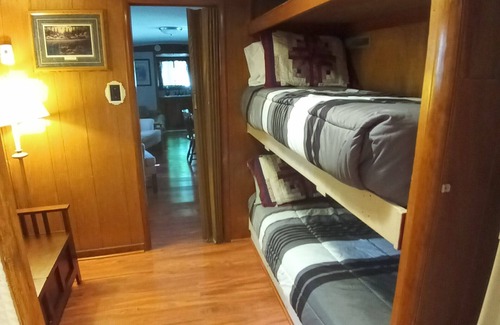 Manistee Kabine | The Lodge in Manistee