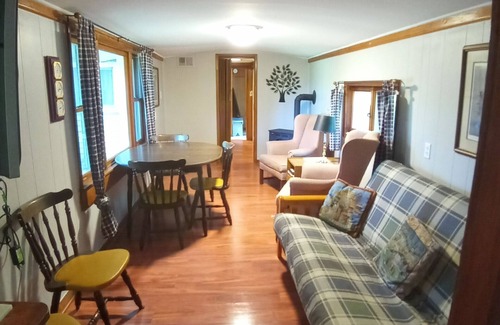 Manistee Kabine | The Lodge in Manistee