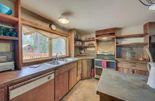 Trout Creek Haus | 'The Lodge' in Trout Creek < 1 Mile to Reservoir!