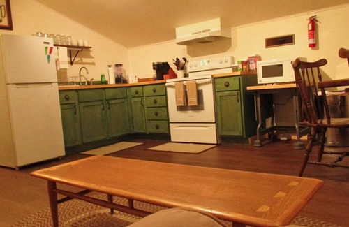 Hot Springs Haus | The Loft at Aspen Pine with Wi-Fi, AC in wonderful Hot Springs