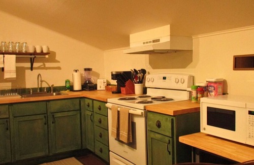 Hot Springs Haus | The Loft at Aspen Pine with Wi-Fi, AC in wonderful Hot Springs