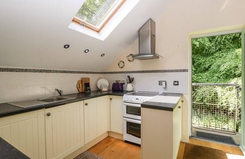 Compton Martin Hütte | THE LOFT AT NORDRACH LODGE, pet friendly, with open fire in Blagdon