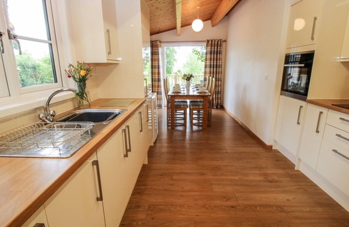 Newnham Hütte | THE LOG CABIN, family friendly, with a garden in Tenbury Wells