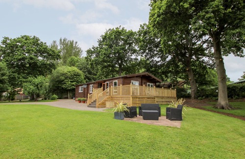 Newnham Hütte | THE LOG CABIN, family friendly, with a garden in Tenbury Wells