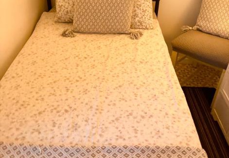 Welford Bed & Breakfast | THE LOG CABIN no neighbours sleeps up to 5 people Free parking Bfst drinks PET FRIENDLY