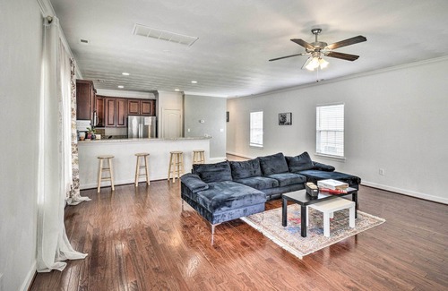 South Norfolk Haus | NEW! ‘The Lucas:’ Cheery House w/ Fenced Backyard!