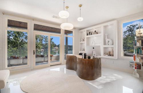 Jonesboro Haus | The Luxe Lakeside Retreat