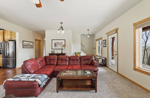 Pepin Kabine | The Main Stay on the Bluff: Private 4-Bedroom Retreat in peaceful Pepin.