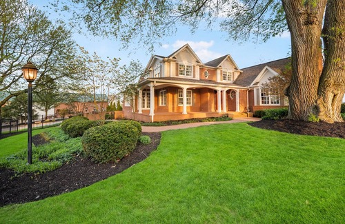 Uniontown Haus | The Manor at Olde Stone Acres. Sleeps 35. Game House. Pond.