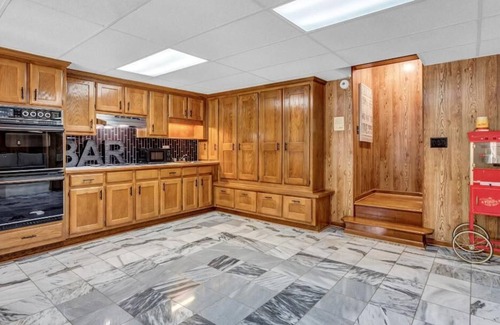 Flowery Branch Haus | The Manor House